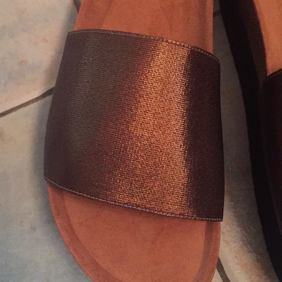 EUC Steve Madden 3” Gold Metallic Platform Slide - Picture 2 of 7